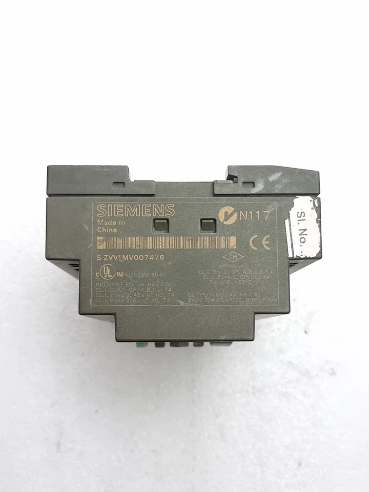 SIEMENS 6ED1052-1MD00-0BA5 LOGO WITH 6ED1055-1MB00-0BA1 EXPANSION MODULE (USED)
